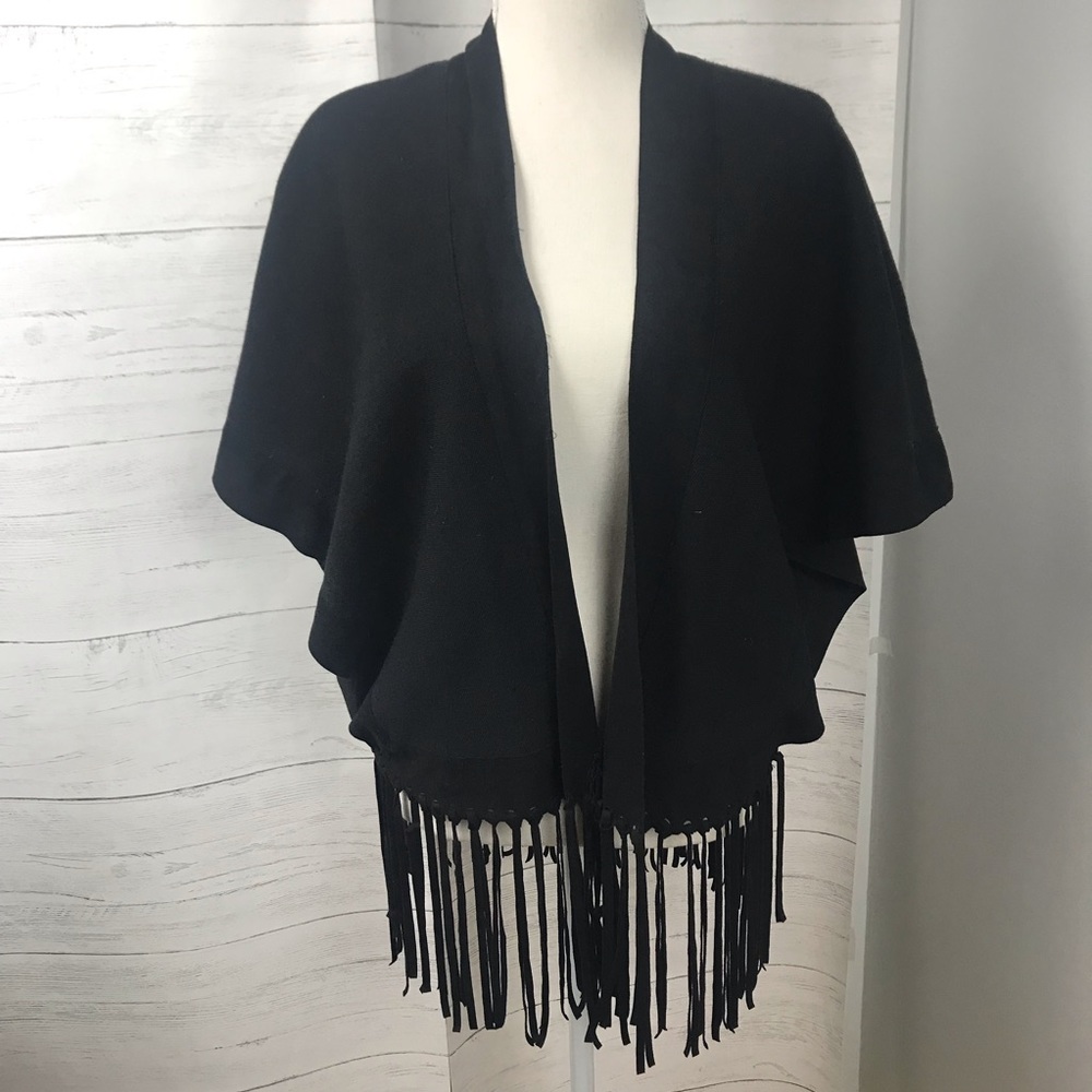 NWT FRANCESCA’S SHRUG